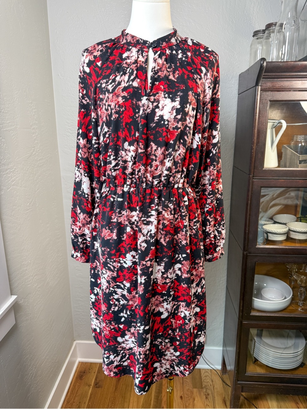 Elizabeth and James Floral Long Sleeve Midi Dress Black Red Print Size M